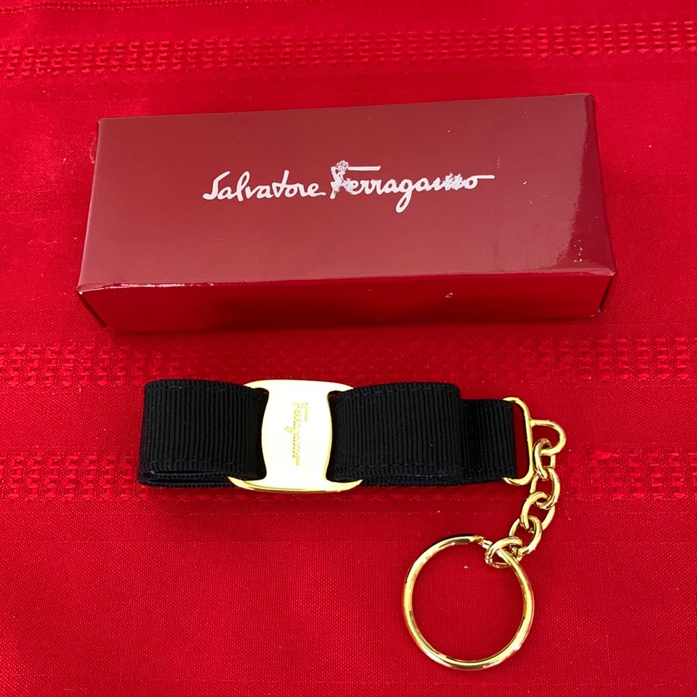 Salvatore Ferragamo Vera Key Ring Gold Black Woman